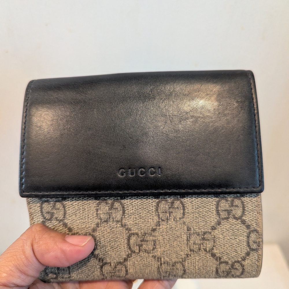 Gucci Black and Beige Wallet